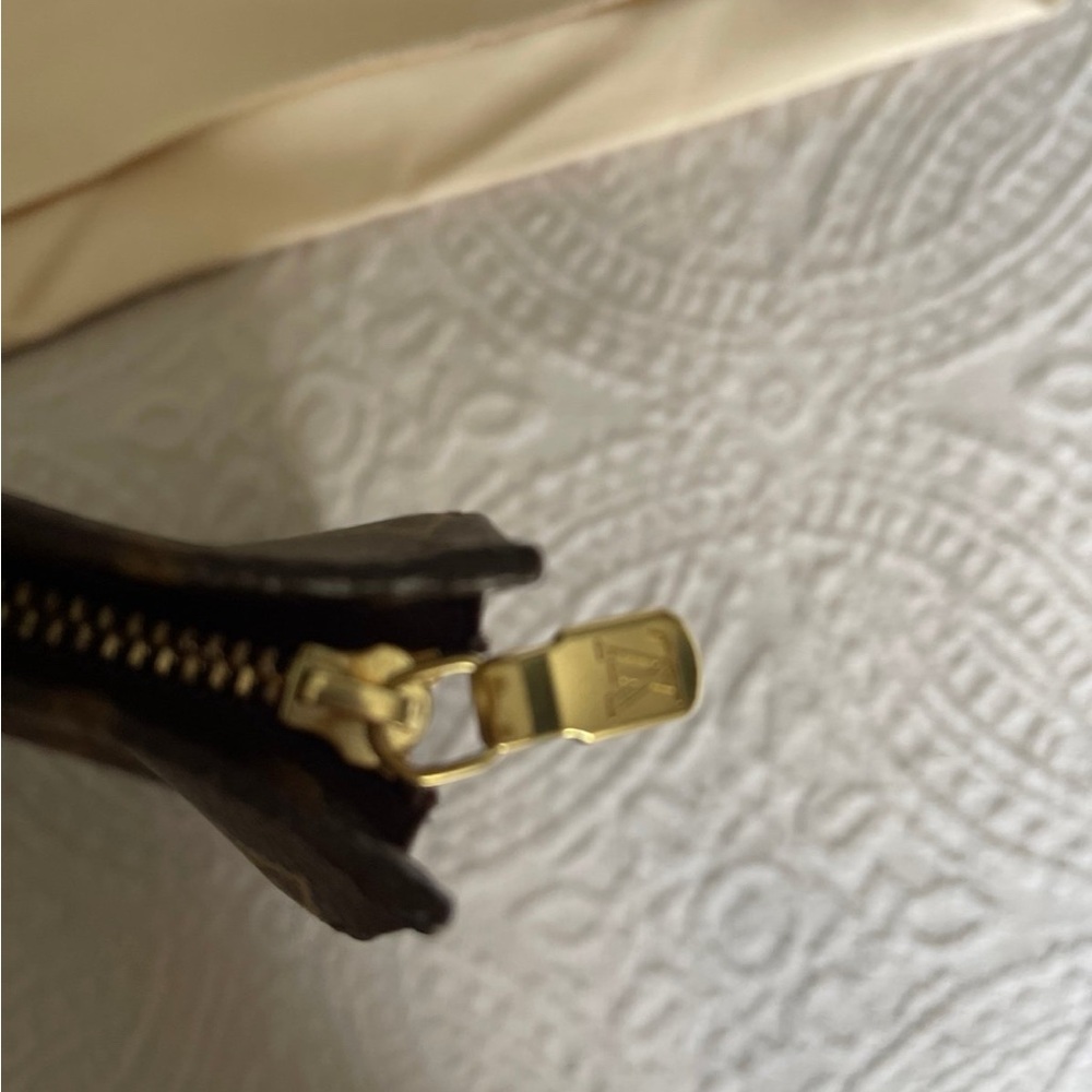 Louis Vuitton Monogram Pouch Toiletry 26 - Picture 6 of 11